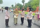 Polwan-Polresta-Sidoarjo-Berikan-Pelayanan-Humanis-di-Car-Free-Day-Alun-alun-Sidoarjo